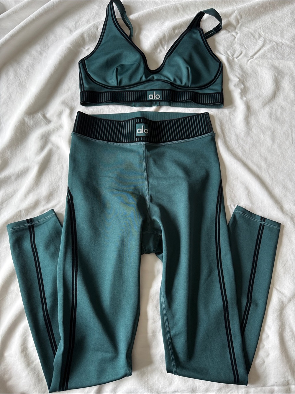 Alo Teal Green Sports Bra & Leggings Set